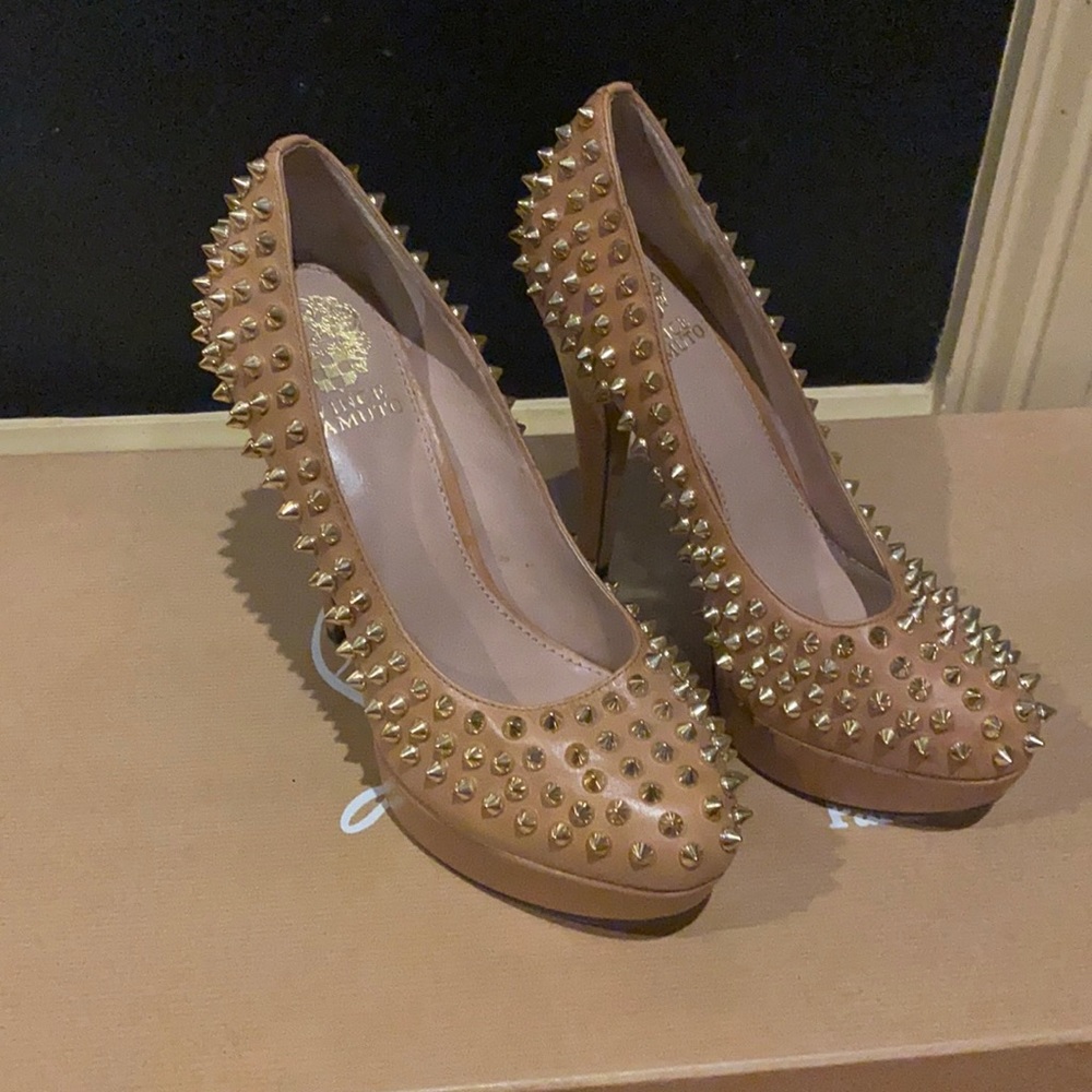 Vince Camuto Madelyn Tan Spiked Heel Size 7